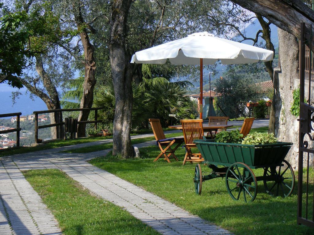 Casa Palmira Apartment Brenzone sul Garda Luaran gambar