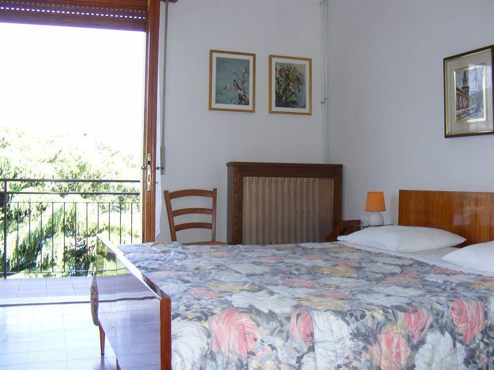 Casa Palmira Apartment Brenzone sul Garda Luaran gambar