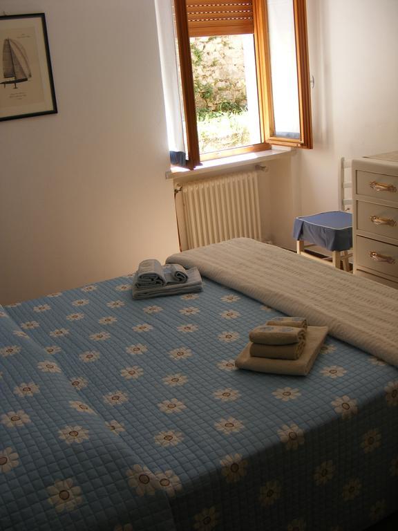 Casa Palmira Apartment Brenzone sul Garda Luaran gambar