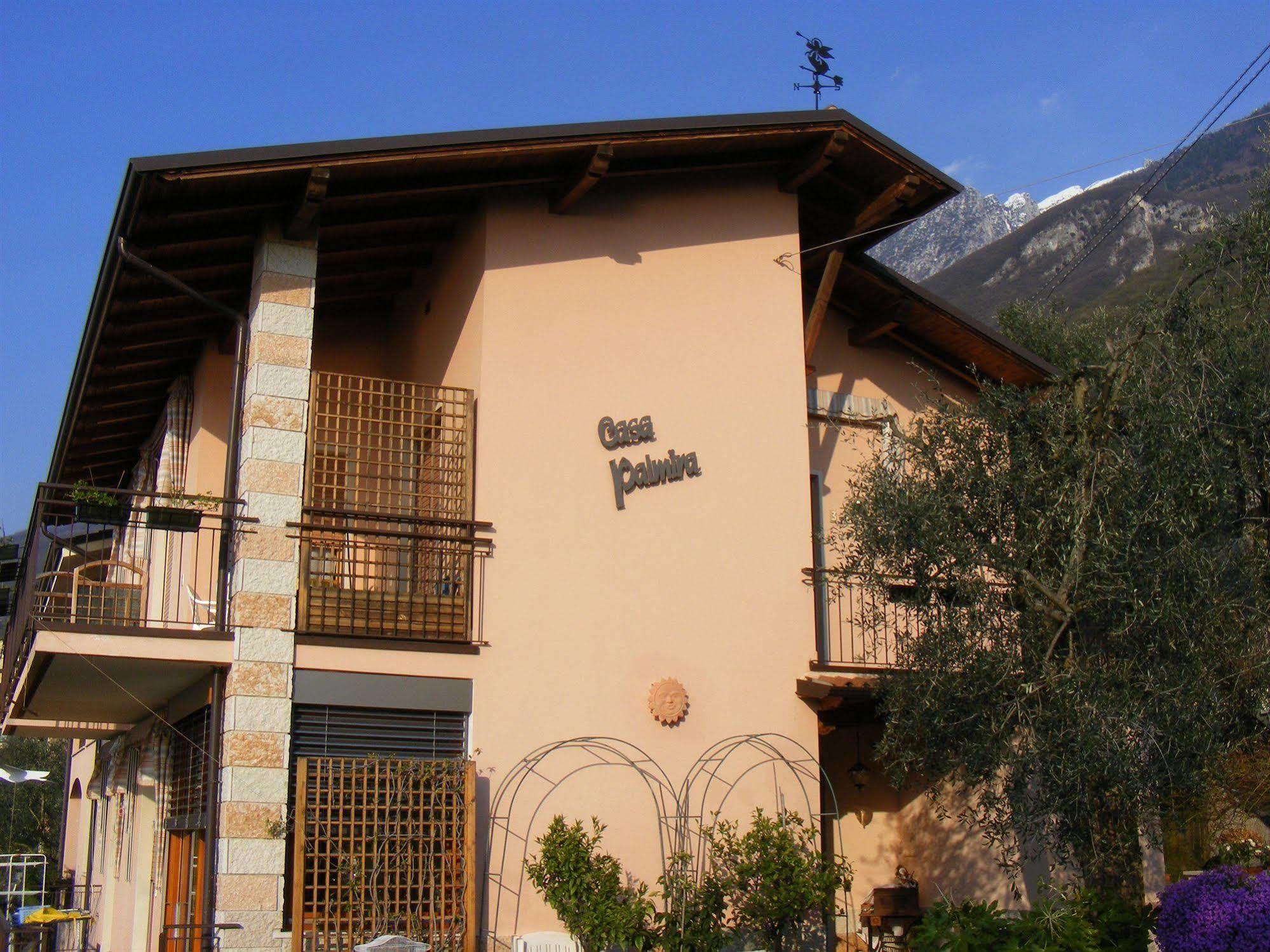 Casa Palmira Apartment Brenzone sul Garda Luaran gambar