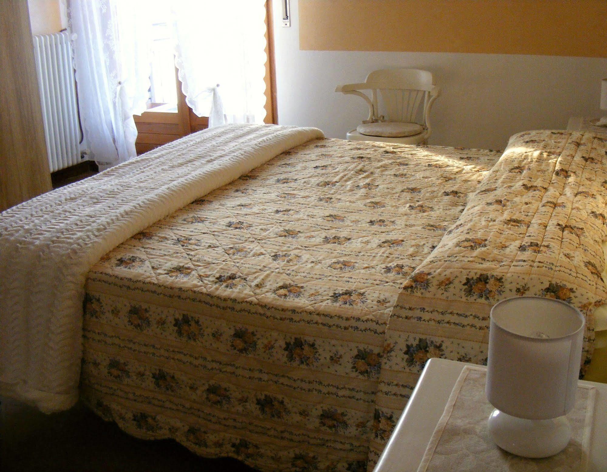 Casa Palmira Apartment Brenzone sul Garda Luaran gambar