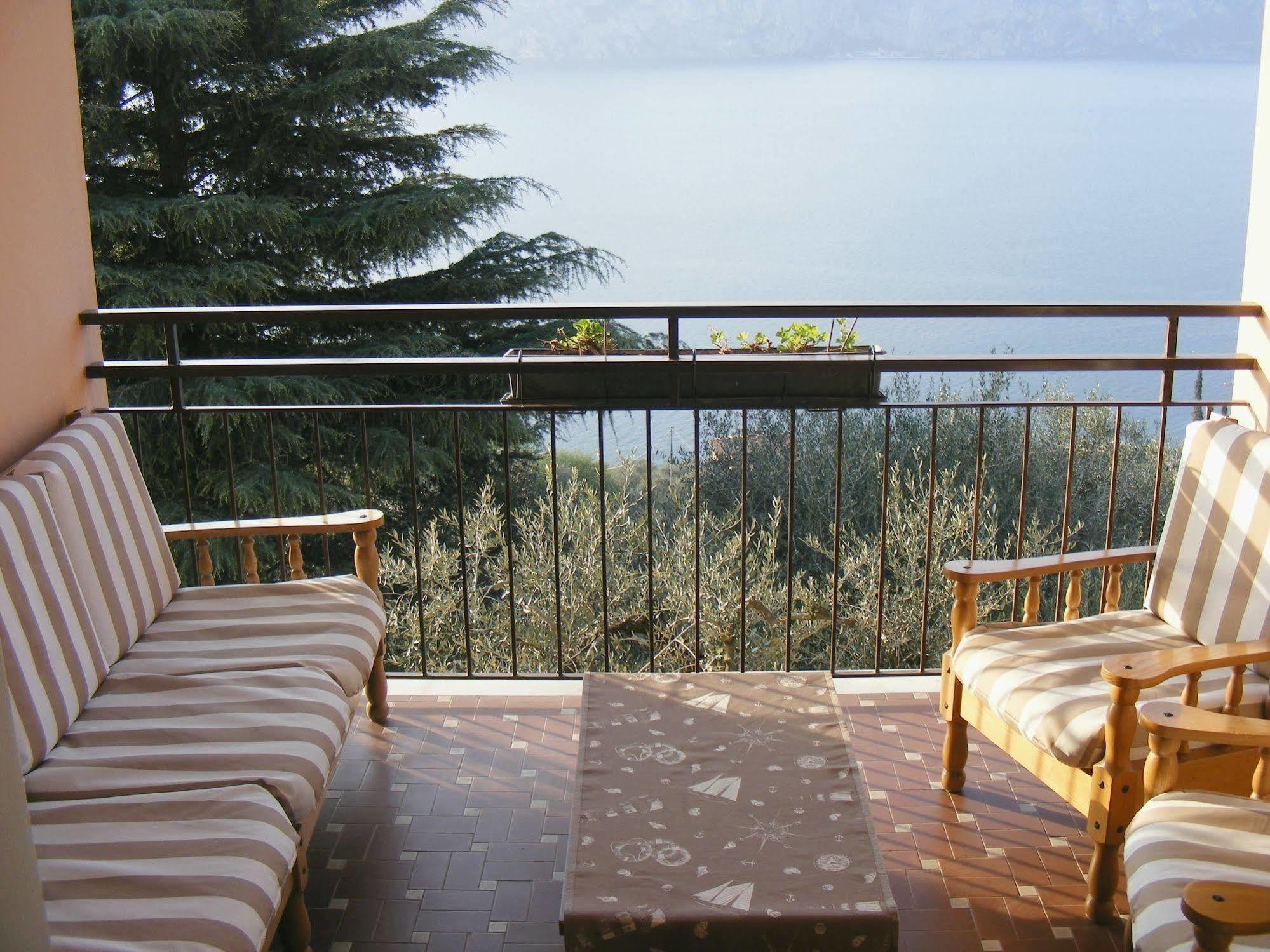 Casa Palmira Apartment Brenzone sul Garda Luaran gambar