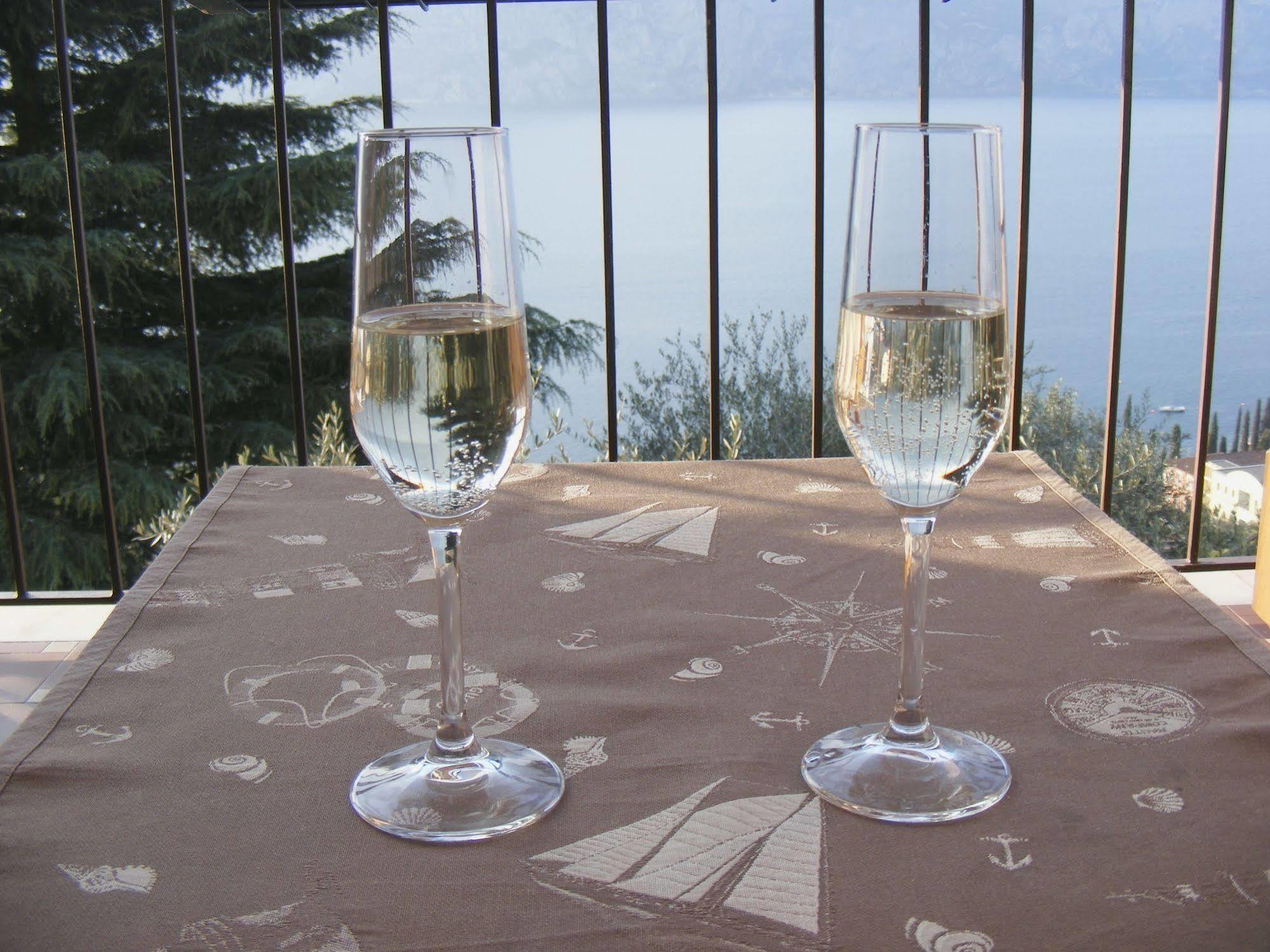 Casa Palmira Apartment Brenzone sul Garda Luaran gambar