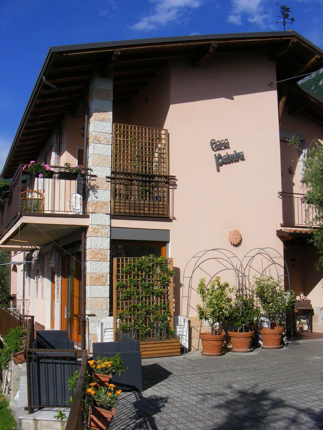 Casa Palmira Apartment Brenzone sul Garda Luaran gambar