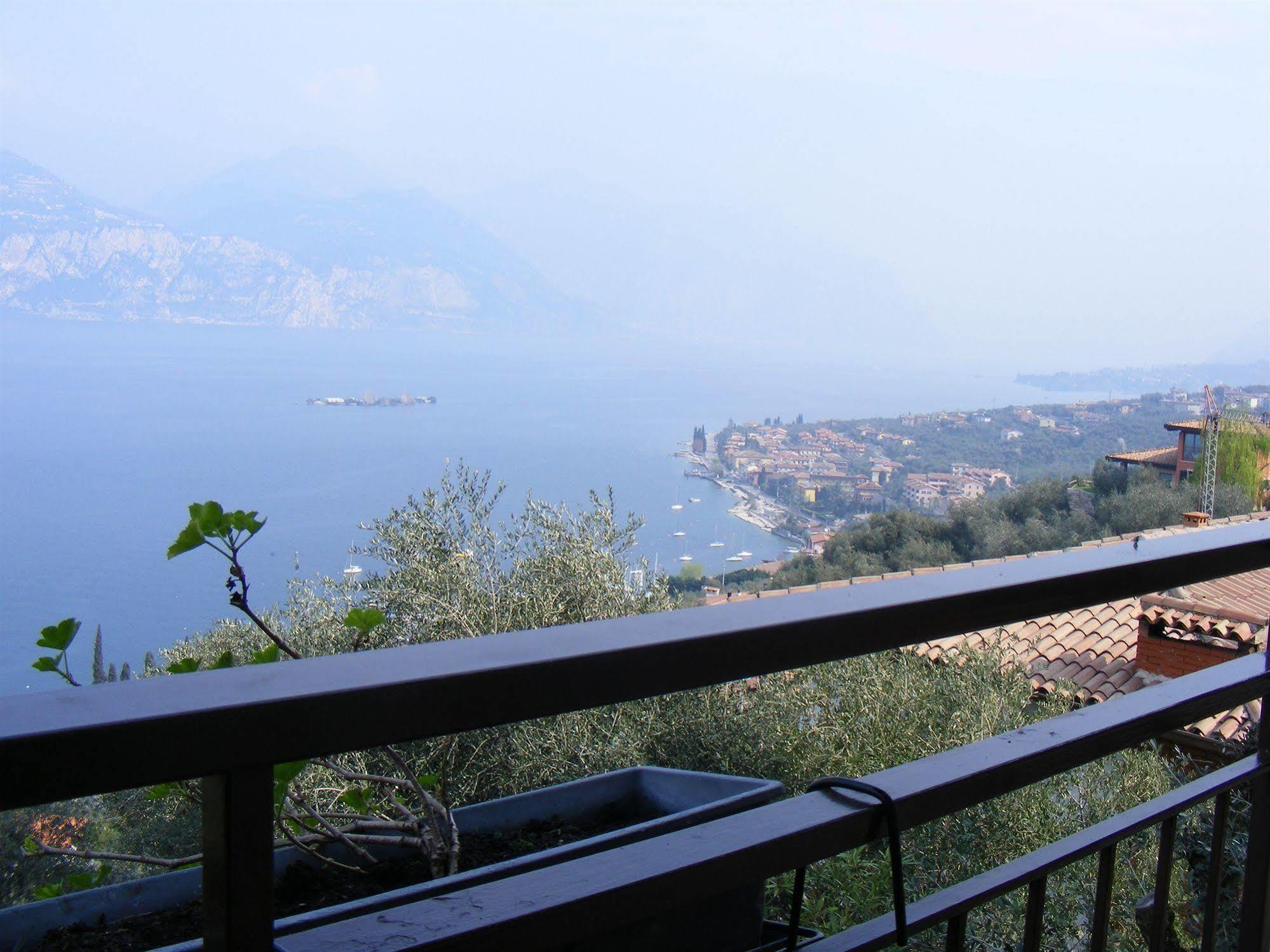 Casa Palmira Apartment Brenzone sul Garda Luaran gambar