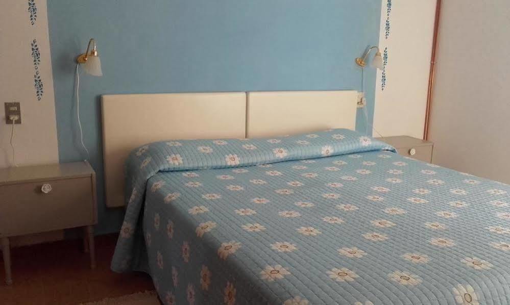 Casa Palmira Apartment Brenzone sul Garda Luaran gambar