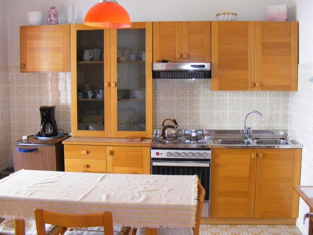 Casa Palmira Apartment Brenzone sul Garda Luaran gambar