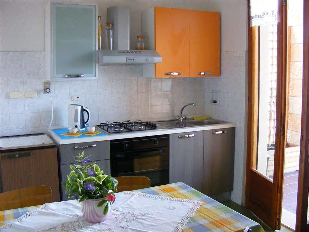 Casa Palmira Apartment Brenzone sul Garda Luaran gambar